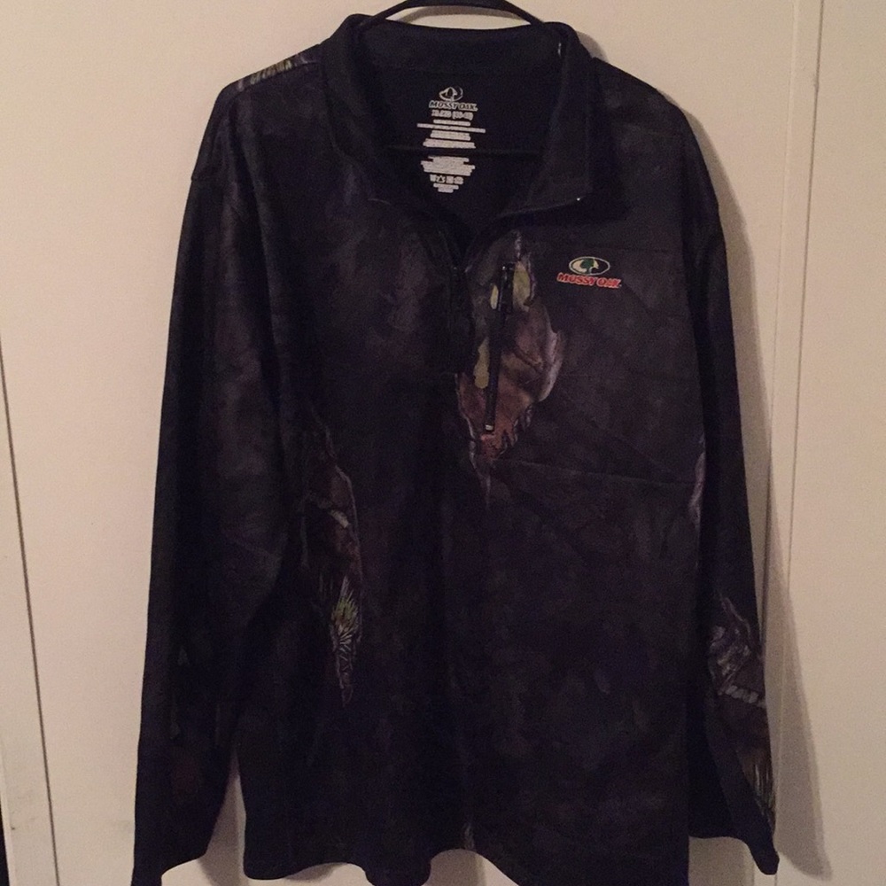 Mossy oak black camo pullover